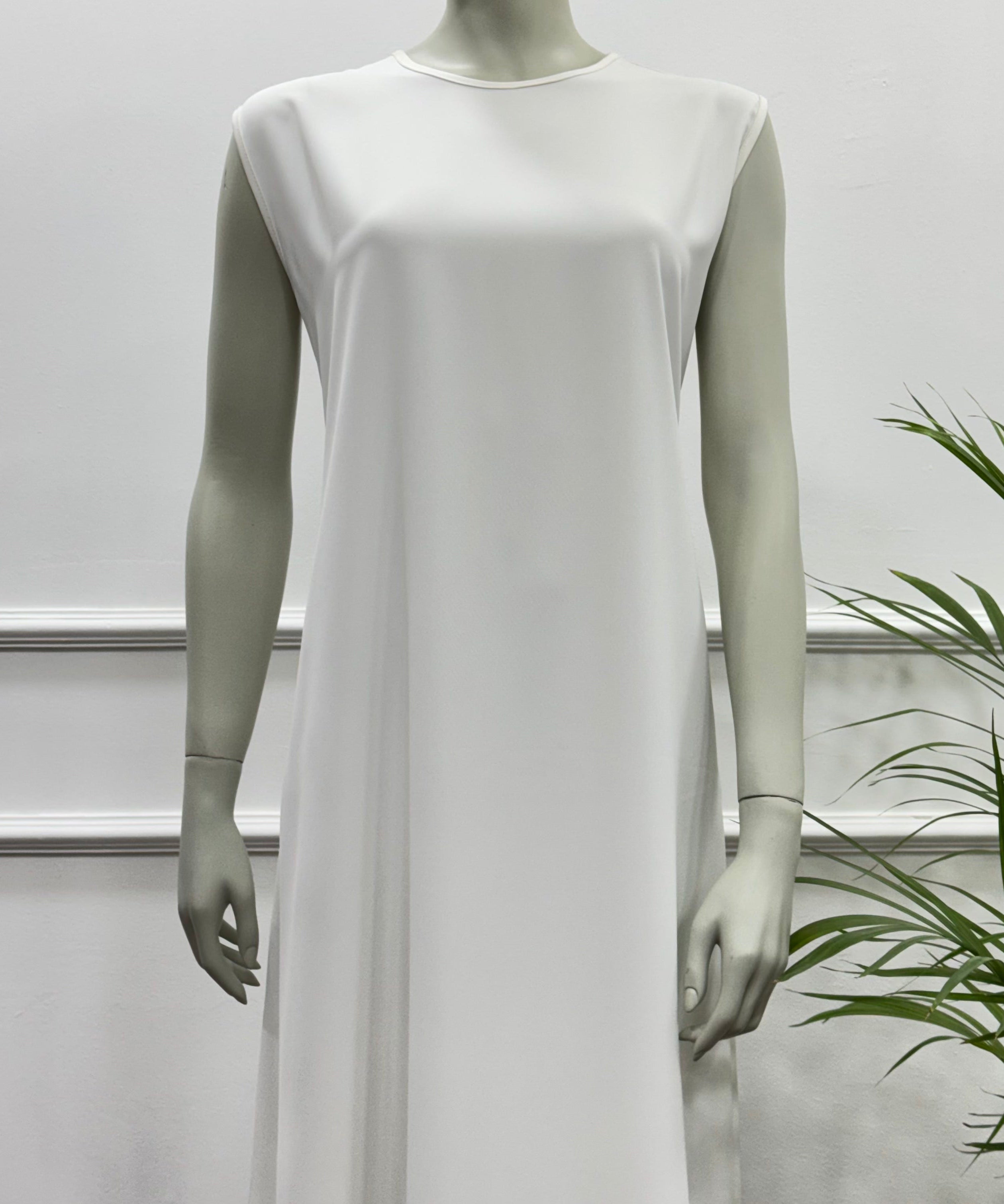 Sleeveless Basic Dress-Chiffon crepe-Of White
