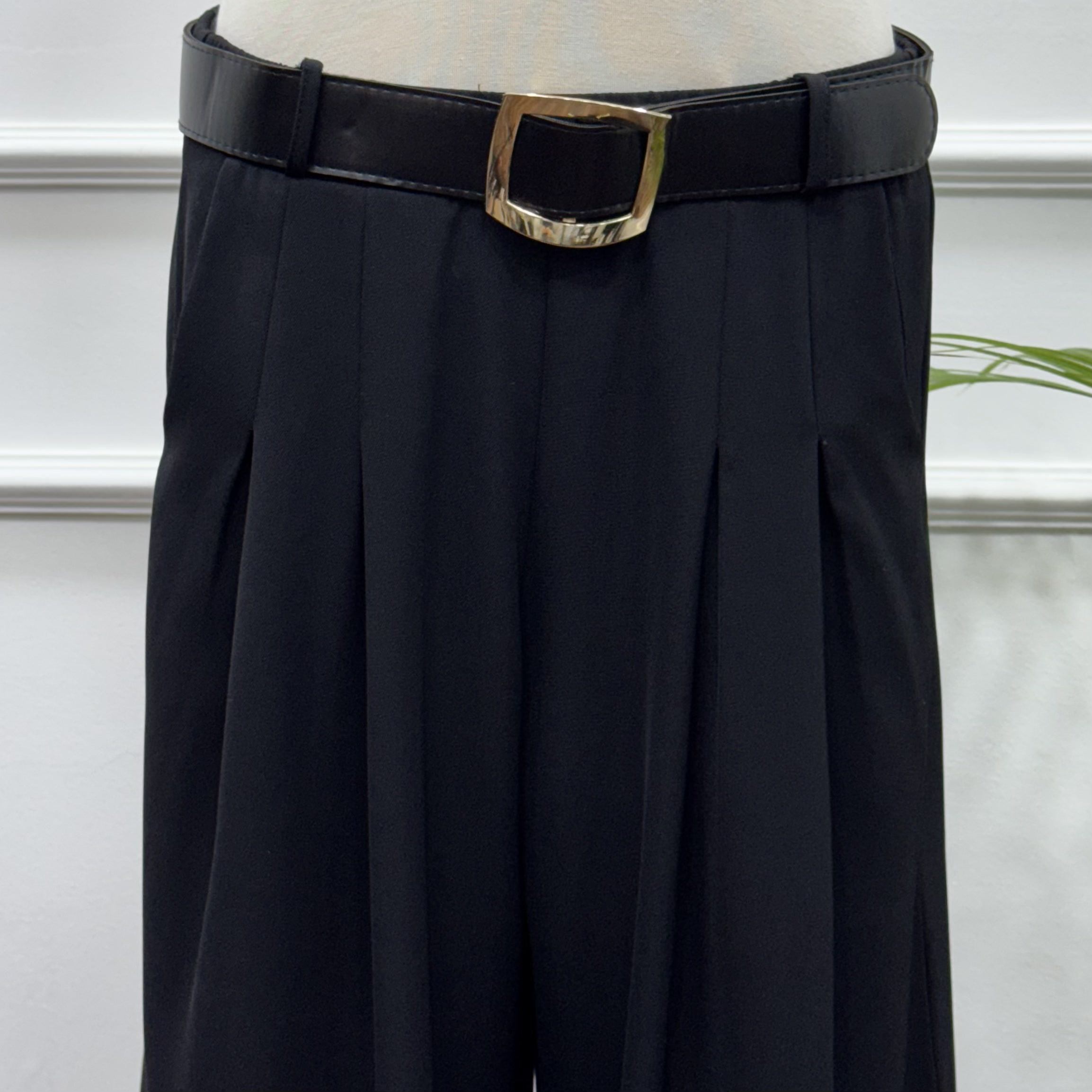Front-Pleated Trousers-Linen-Black