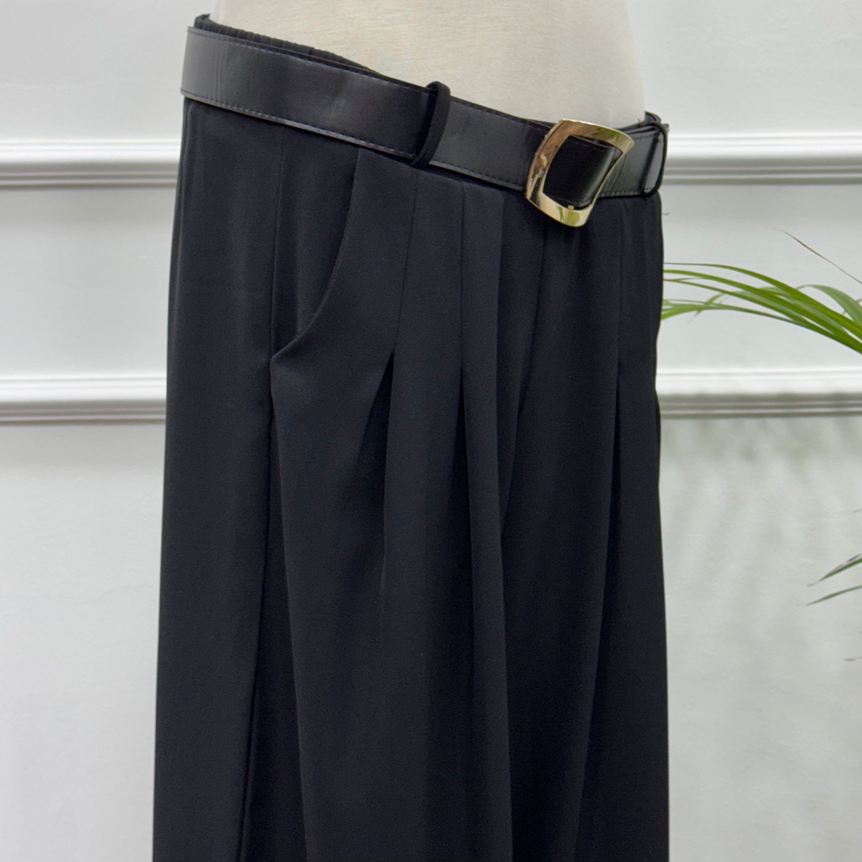 Front-Pleated Trousers-Linen-Black