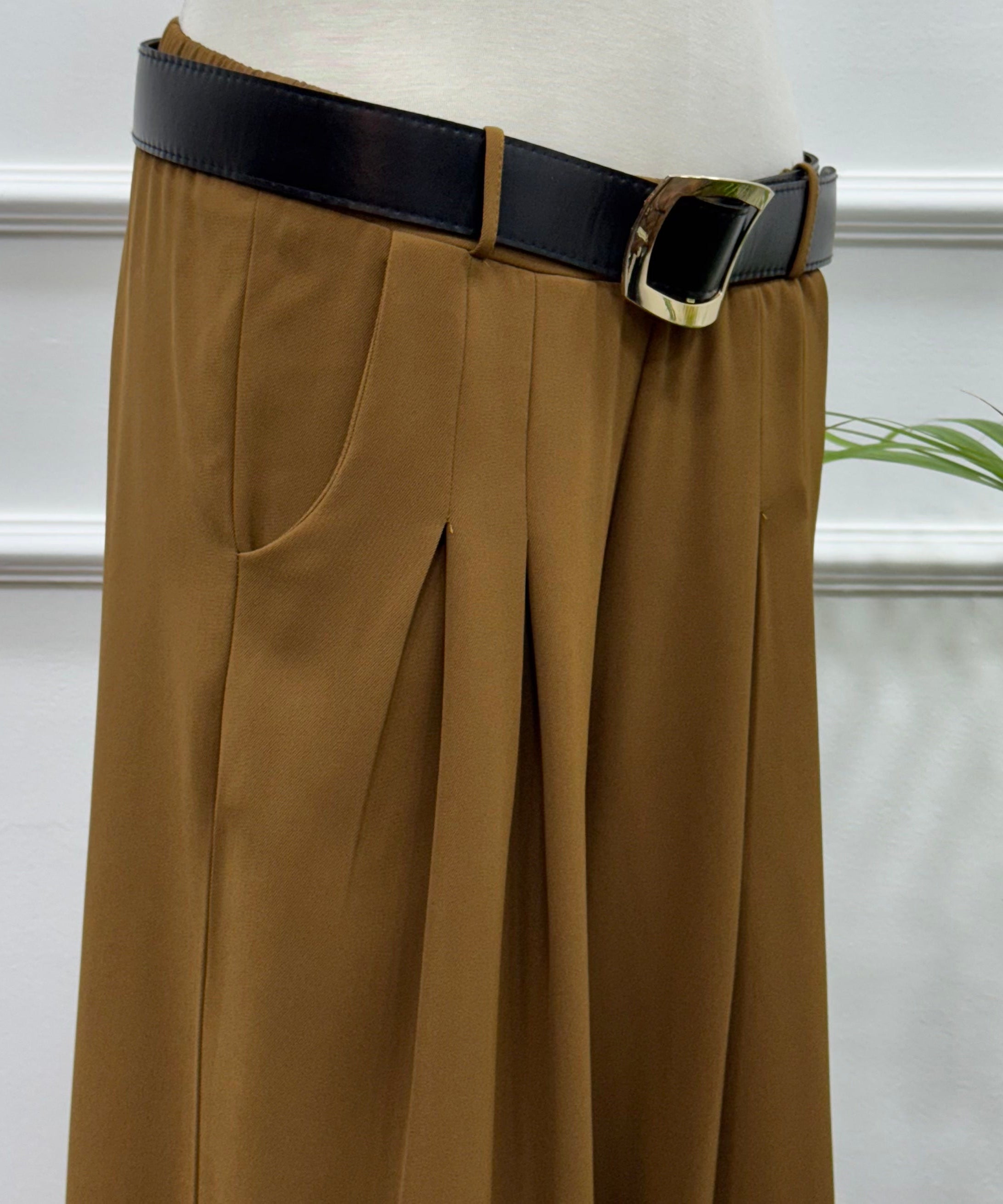Front-Pleated Trousers-Linen-Brown